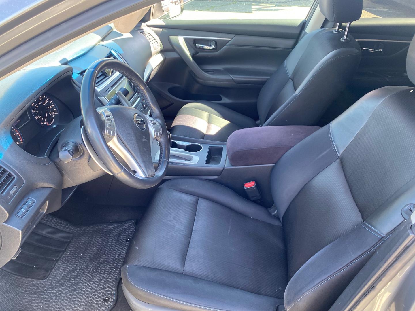 2017 Nissan Altima 2.5 S (1N4AL3APXHC) with an 2.5L L4 DOHC 16V engine, CVT transmission, located at 44356 Date Ave., Lancaster, CA, 93534, (661) 945-6555, 34.688919, -118.139374 - Photo#3